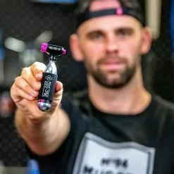 Muc-Off Kit Ruta Capsulas CO2 2pz Inflador Y Manga 7 Muc-Off Kit Ruta Capsulas CO2 2pz Inflador Y Manga -Bicicletas Ventas 2023 muc off kit ruta capsulas co2 2pz inflador y manga 3
